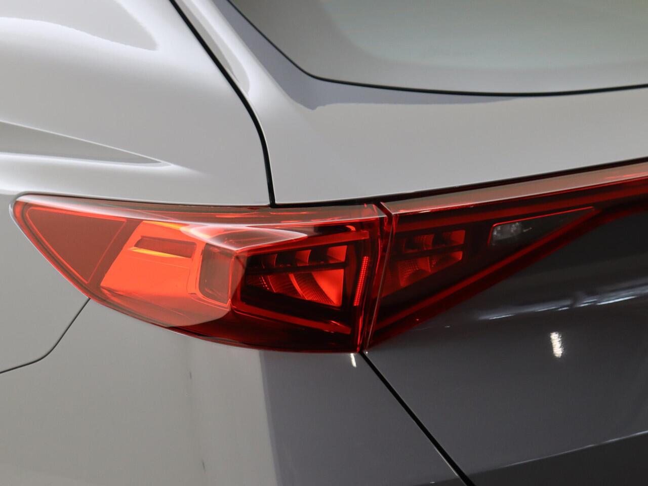 Cupra Formentor 1.4 e-Hybrid VZ Performance | SoH 93% | Panoramadak | Trekhaak | Adaptieve demping | Parkeerassistent | 360 camera | Keyless | Navigatie | Stoel- en stuurwielverwarming |