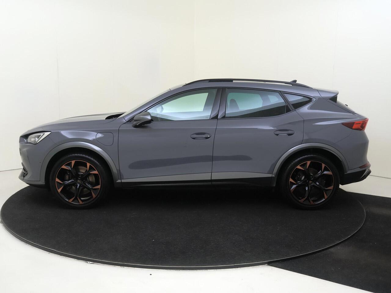 Cupra Formentor 1.4 e-Hybrid VZ Performance | SoH 93% | Panoramadak | Trekhaak | Adaptieve demping | Parkeerassistent | 360 camera | Keyless | Navigatie | Stoel- en stuurwielverwarming |