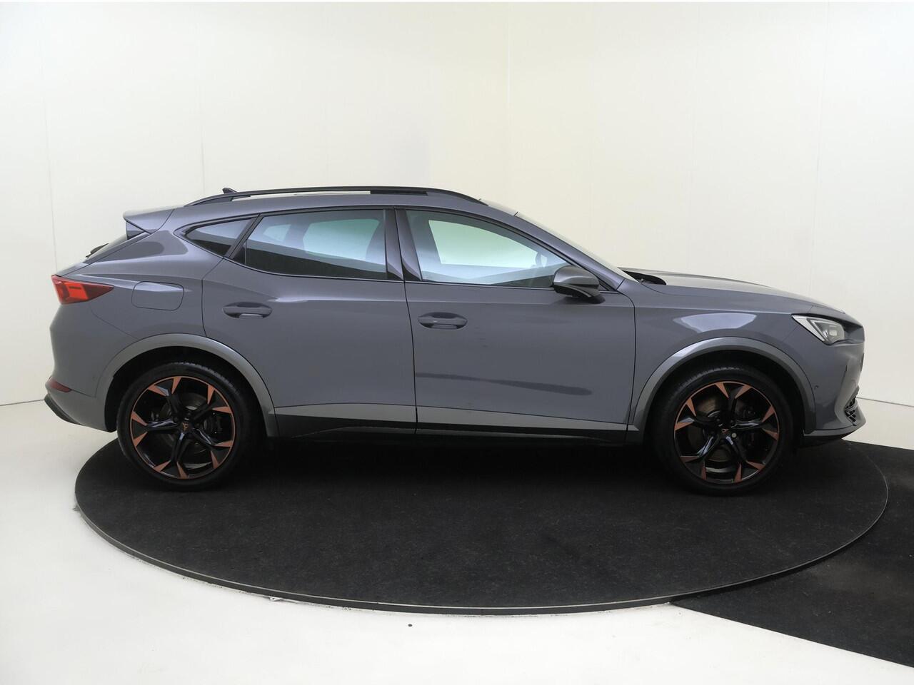 Cupra Formentor 1.4 e-Hybrid VZ Performance | SoH 93% | Panoramadak | Trekhaak | Adaptieve demping | Parkeerassistent | 360 camera | Keyless | Navigatie | Stoel- en stuurwielverwarming |