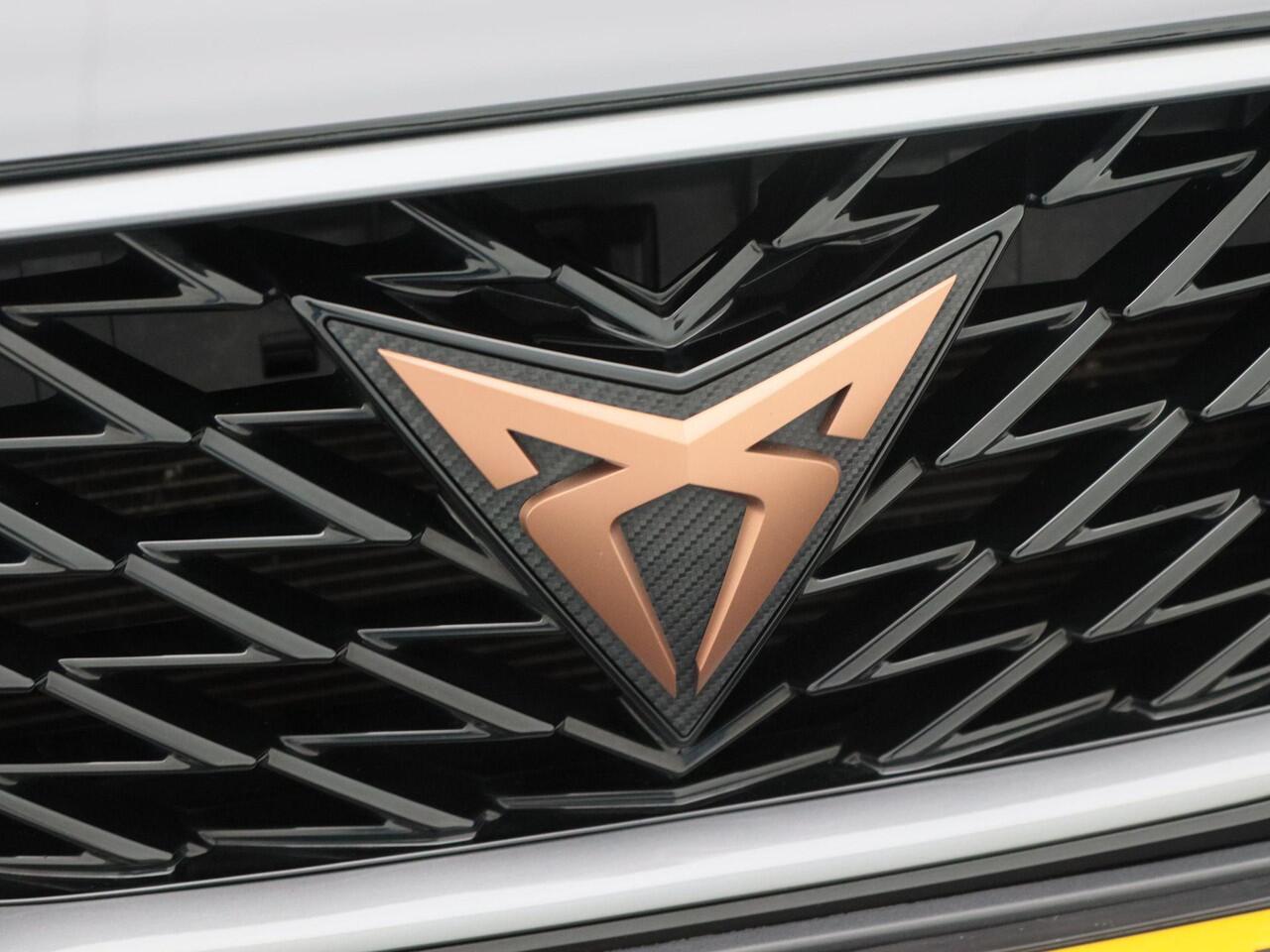 Cupra Formentor 1.4 e-Hybrid 204 Pk Essential | Stoel/Stuur Verwarming | Adaptive Cruise | Full LED | Navigatie | CarPlay | 19 Inch 89.657 Km !!
