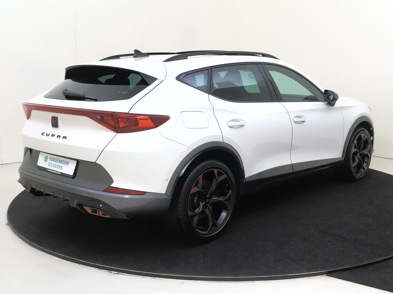 Cupra Formentor 1.4 e-Hybrid VZ Performance | SoH 91% | Panoramadak | 360 camera | Adaptieve demping | Parkeerassistent | Stoel- en stuurwielverwarming | Navigatie | Keyless |
