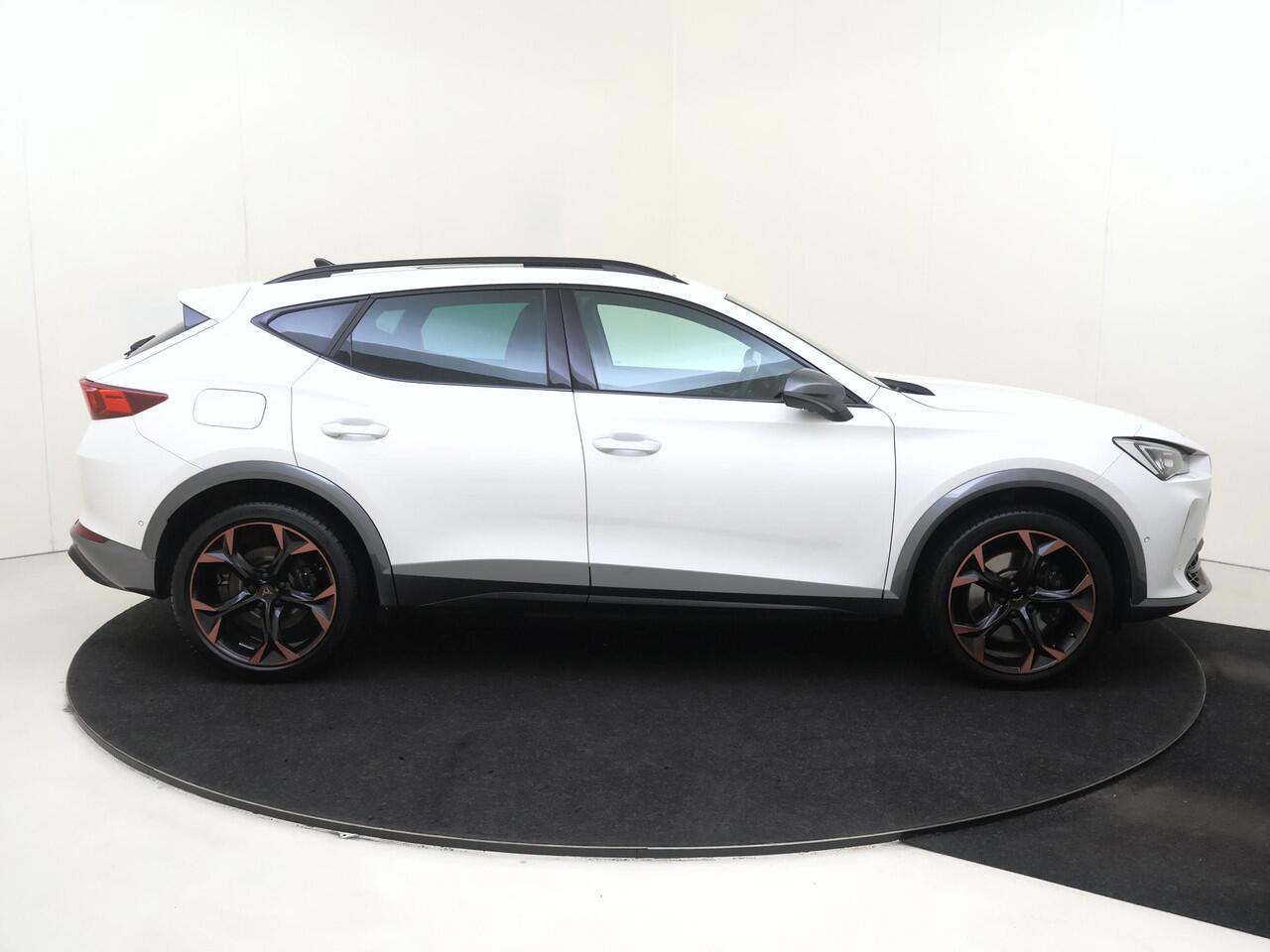 Cupra Formentor 1.4 e-Hybrid VZ Performance | SoH 91% | Panoramadak | 360 camera | Adaptieve demping | Parkeerassistent | Stoel- en stuurwielverwarming | Navigatie | Keyless |