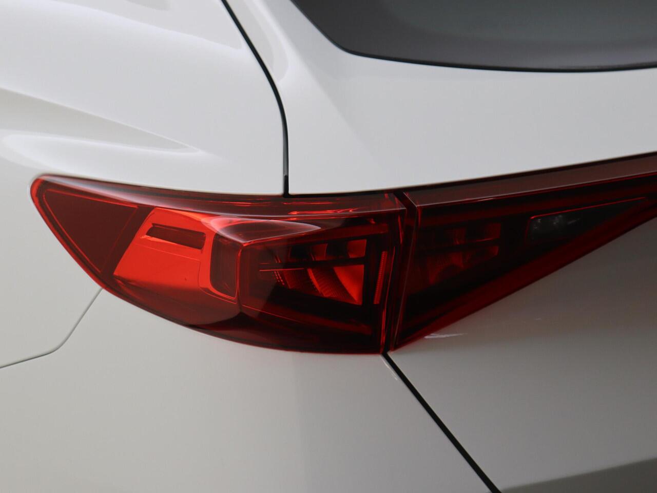 Cupra Formentor 1.4 e-Hybrid VZ Performance | SoH 96% | Panoramadak | Achteruitrijcamera | Adaptieve demping | Stoel- en stuurwielverwarming | Dodehoek detectie | Parkeerassistent | Keyless |