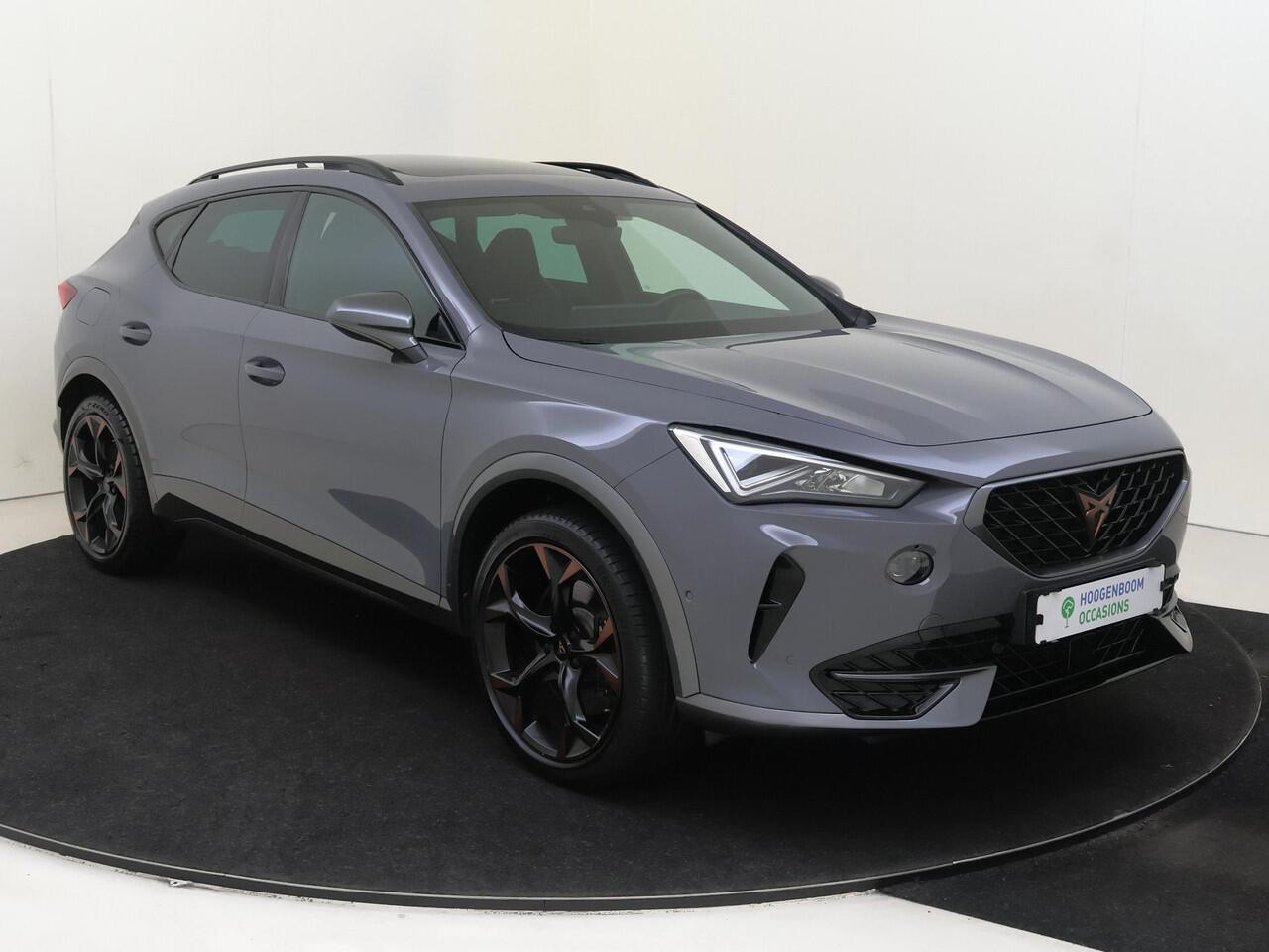 Cupra Formentor 1.4 e-Hybrid VZ Performance | SoH 91% | Panoramadak | Trekhaak | Adaptieve demping | Parkeerassistent | Navigatie | Stoel- en stuurwielverwarming | Keyless | Dodehoek detectie |