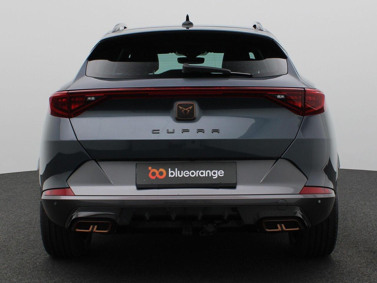 Cupra Formentor 1.4 e-Hybrid Business 204PK DSG Achteruitrijcamera, Keyless, Side Assist, Voorruitverwarming, Stuurverwarming, Navi, 18" LM Velgen, Adaptieve Cruise Control