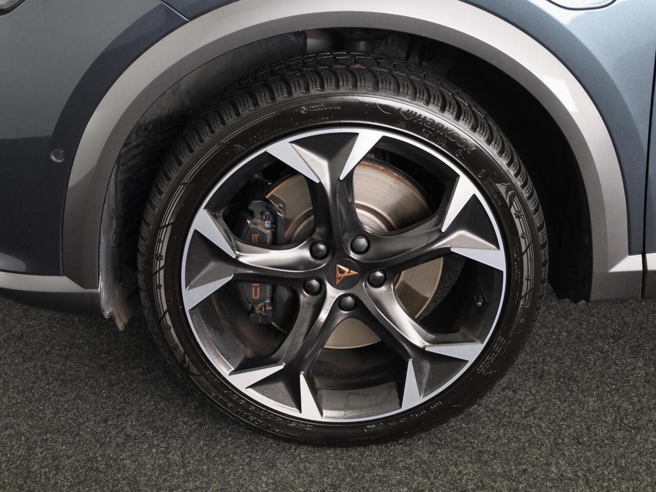 Cupra Formentor 1.4 e-Hybrid VZ Performance 245 pk Automaat (DSG) | Navigatie | Parkeersensoren (Park assist) | Rondomzicht camera | Elektr. bestuurdersstoel met geheugen | Stoelverwarming |