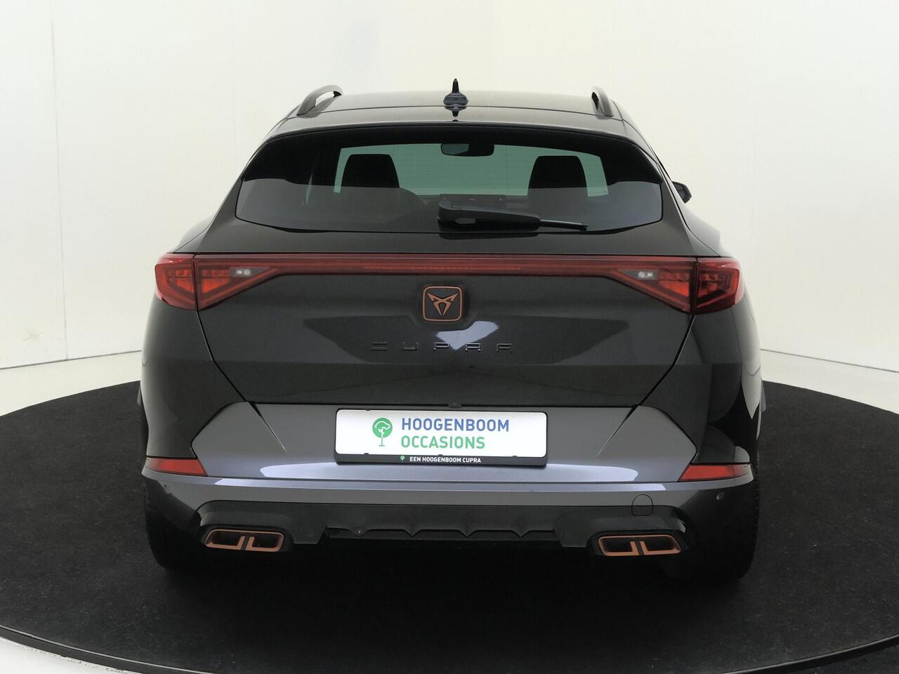 Cupra Formentor 1.4 e-Hybrid Business | SoH 100% | Achteruitrijcamera | 3-zone airco | Keyless | Adaptieve cruise control | Stoel- en stuurwielverwarming | CarPlay | Navigatie |