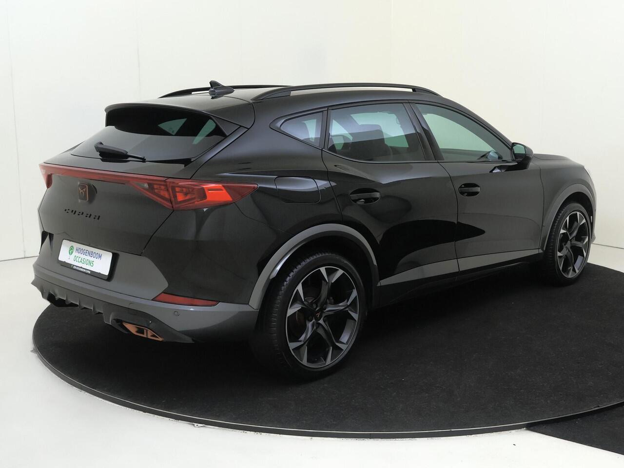 Cupra Formentor 1.4 e-Hybrid Business | SoH 100% | Achteruitrijcamera | 3-zone airco | Keyless | Adaptieve cruise control | Stoel- en stuurwielverwarming | CarPlay | Navigatie |