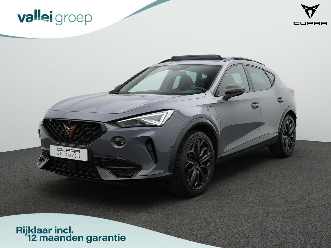 Cupra Formentor 1.4 e-Hybrid 245 pk DSG VZ Tribe Edition | Panoramadak | Trekhaak | Leder/alcantara | Beats | Matrix LED | Geheugenstoel | Rondomzicht camera | Adaptief sportonderstel