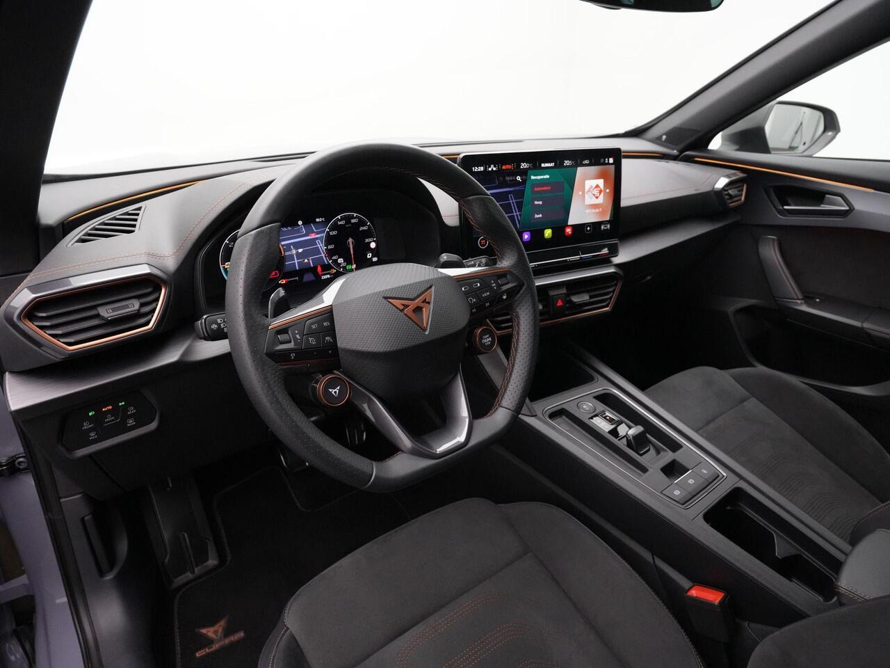 Cupra Formentor 1.4 e-Hybrid 245 pk DSG VZ Tribe Edition | Panoramadak | Trekhaak | Leder/alcantara | Beats | Matrix LED | Geheugenstoel | Rondomzicht camera | Adaptief sportonderstel