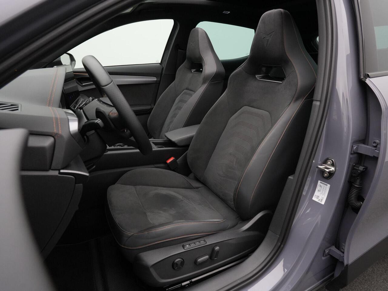 Cupra Formentor 1.4 e-Hybrid 245 pk DSG VZ Tribe Edition | Panoramadak | Trekhaak | Leder/alcantara | Beats | Matrix LED | Geheugenstoel | Rondomzicht camera | Adaptief sportonderstel