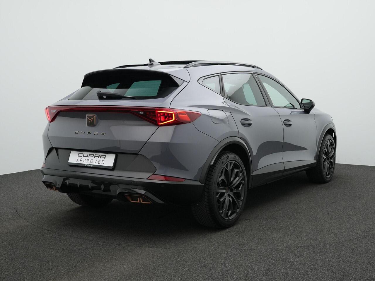 Cupra Formentor 1.4 e-Hybrid 245 pk DSG VZ Tribe Edition | Panoramadak | Trekhaak | Leder/alcantara | Beats | Matrix LED | Geheugenstoel | Rondomzicht camera | Adaptief sportonderstel