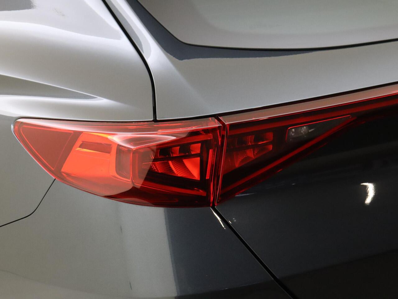 Cupra Formentor 1.4 e-Hybrid Business | SoH 100% | Achteruitrijcamera | 3-zone airco | Adaptieve cruise control | Dodehoek detectie | Keyless | CarPlay | Navigatie | Stoel- en stuurwielverwarming |