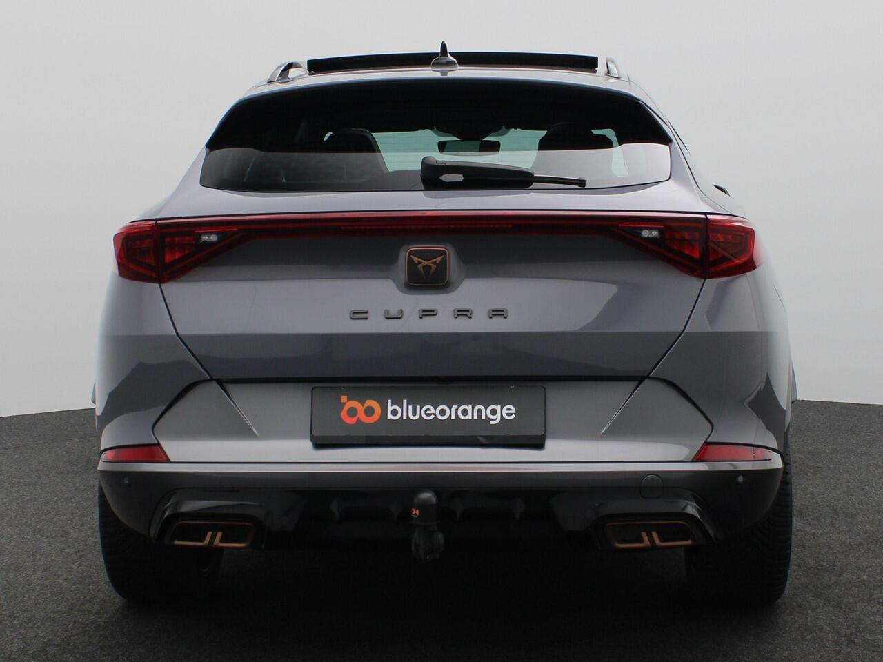 Cupra Formentor 1.4 e-Hybrid VZ Performance 245PK DSG SOH 99%, Pano-Schuifdak, Trekhaak, Supersportstuur, Leder, Memorystoel, 19" LM Velgen, Stoel-Stuurverwarming, 360gr. Camera