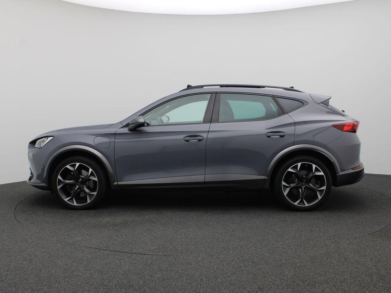 Cupra Formentor 1.4 e-Hybrid VZ Performance 245PK DSG SOH 99%, Pano-Schuifdak, Trekhaak, Supersportstuur, Leder, Memorystoel, 19" LM Velgen, Stoel-Stuurverwarming, 360gr. Camera