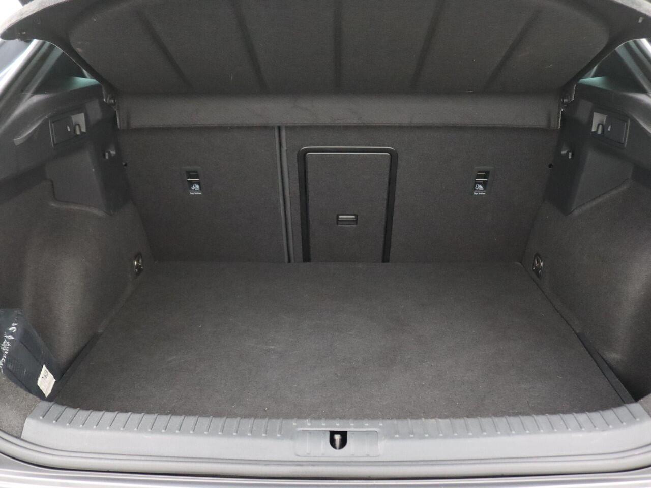 Cupra Formentor 1.4 e-Hybrid VZ Performance 245PK DSG SOH 99%, Pano-Schuifdak, Trekhaak, Supersportstuur, Leder, Memorystoel, 19" LM Velgen, Stoel-Stuurverwarming, 360gr. Camera