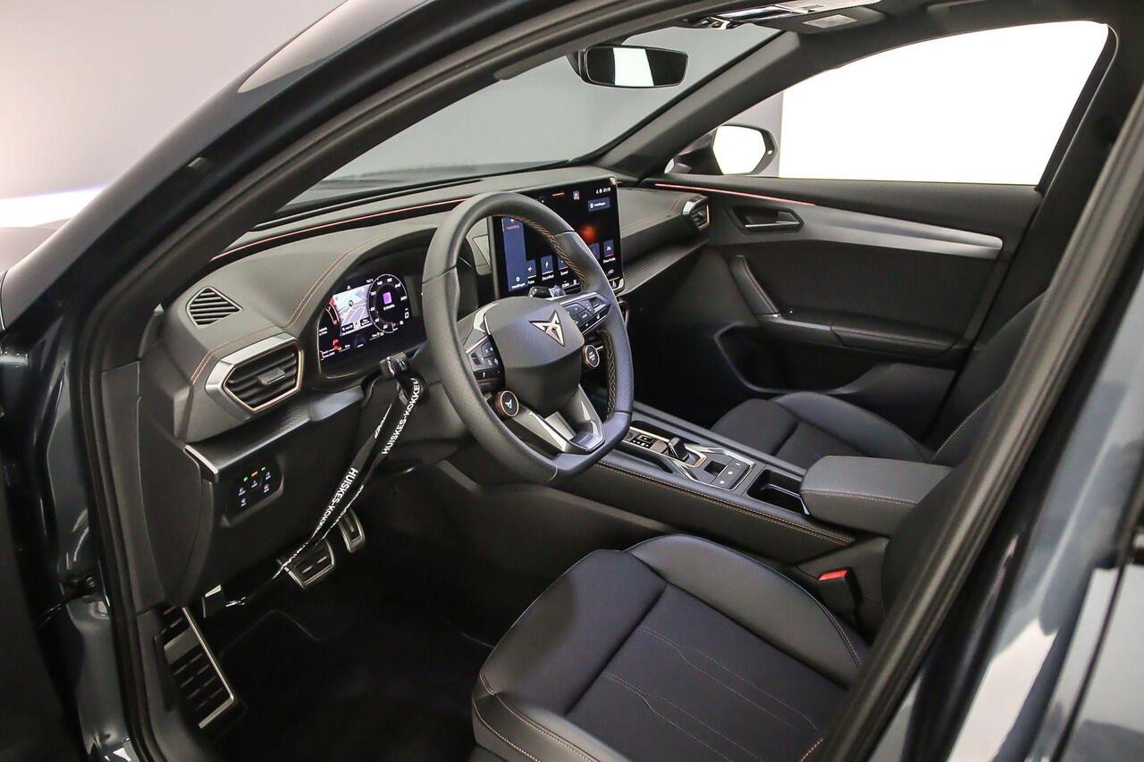 Cupra Formentor Business 1.5 TSI eHybrid 204pk DSG Automaat Panoramadak, Elektrische achterklep, 360 camera, Navigatie, Achteruitrijcamera, Stuurwiel verwarmd