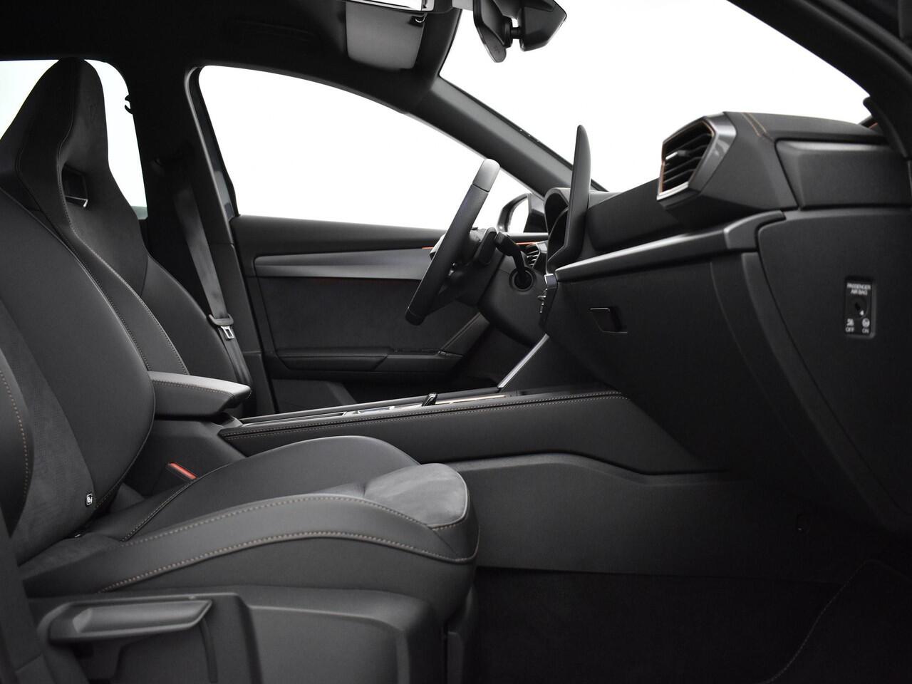 Cupra Formentor 1.5 Tsi 272pk DSG e-Hybrid VZ Performance · Apple/Android Car Play · Camera · Elek. Trekhaak · Elek. Achterklep · Elek. Bestuurdersstoel · 19'' Inch · Garantie t/m 26-01-2028 of 90.000km