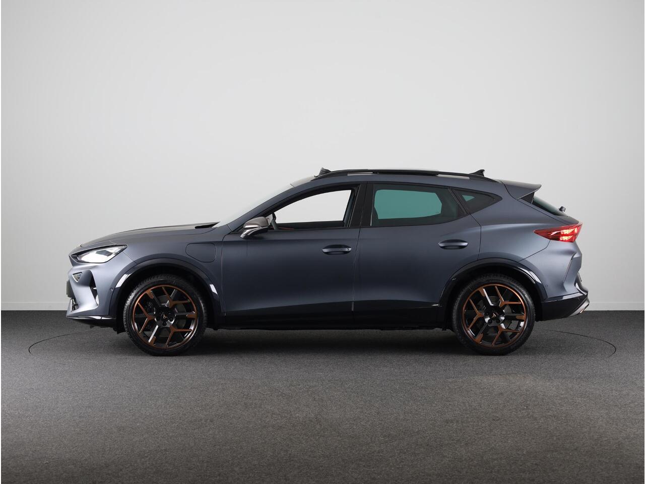 Cupra Formentor 1.5 TSI e-Hybrid VZ Performance 272pk | Panoramadak | Matte Lak | 19 inch | Carbon Spiegelkappen | Trekhaak | Sennheiser |