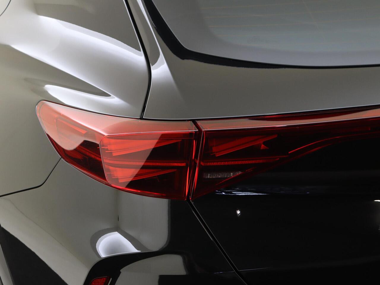 Cupra Formentor 1.5 TSI e-Hybrid Business | Keyless | Achteruitrijcamera | Stuurwiel verwarmd | CarPlay | Adaptieve cruise control | 3-zone airco | Voorklimatisering |