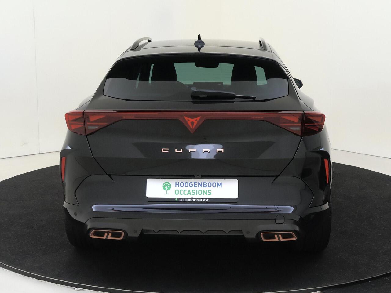 Cupra Formentor 1.5 TSI e-Hybrid Business | Keyless | Achteruitrijcamera | Stuurwiel verwarmd | CarPlay | Adaptieve cruise control | 3-zone airco | Voorklimatisering |
