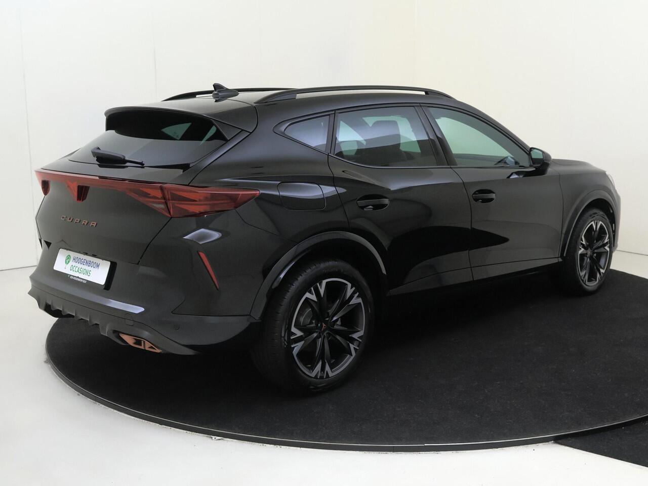 Cupra Formentor 1.5 TSI e-Hybrid Business | Keyless | Achteruitrijcamera | Stuurwiel verwarmd | CarPlay | Adaptieve cruise control | 3-zone airco | Voorklimatisering |