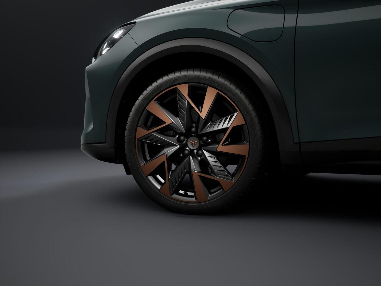 Cupra Formentor 1.5 TSI e-Hybrid Business 204pk / Sandstorm Copper velgen / Navigatie pakket / Sennheiser immersive geluid