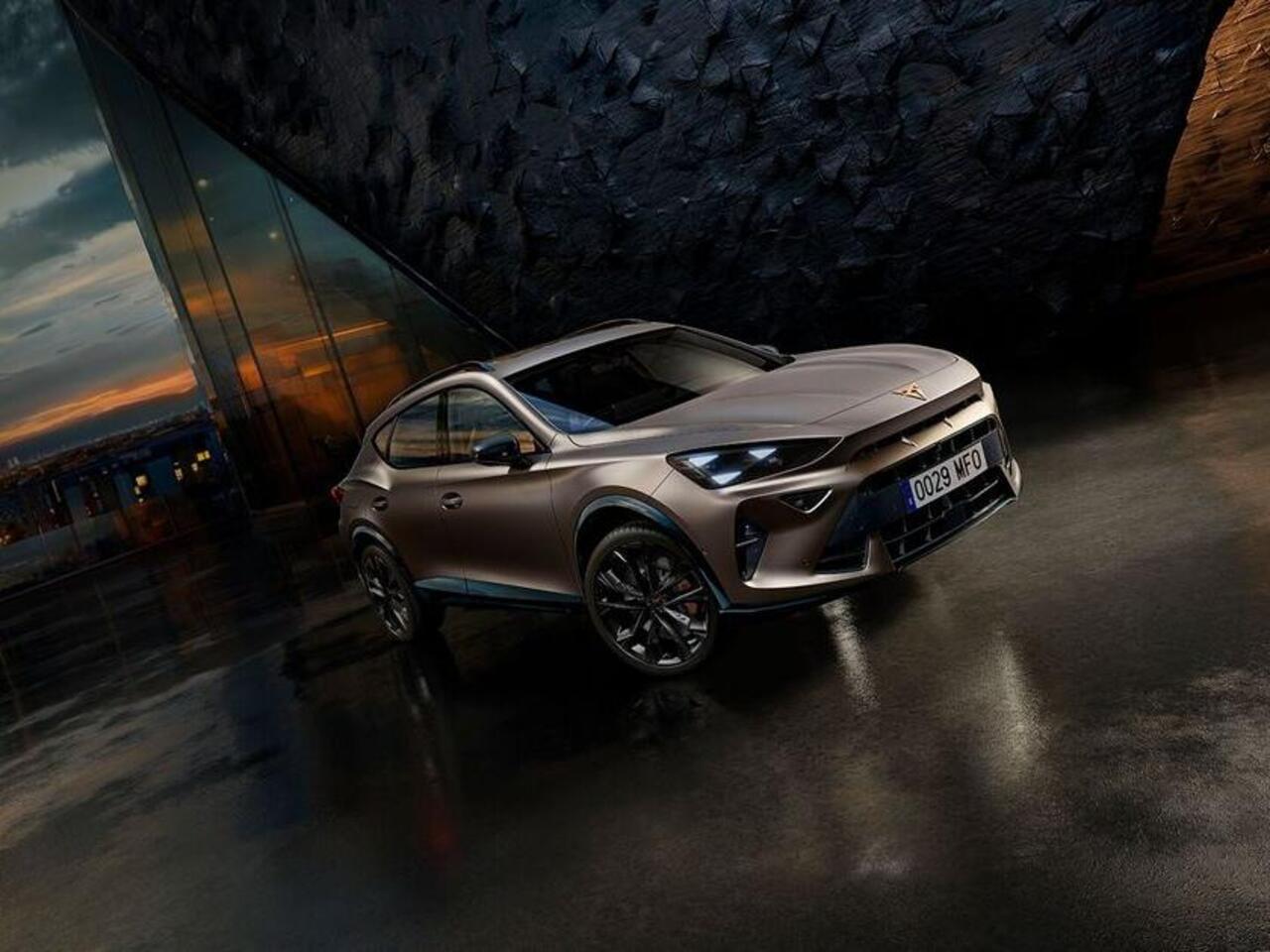 Cupra Formentor 1.5 TSI e-Hybrid VZ Performance 272pk / Eclipse pack / Panoramisch schuifdak / Sennheiser Immersive geluid