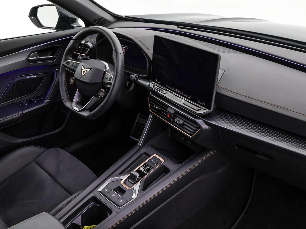 Cupra Formentor 1.5 TSI 272pk DSG e-Hybrid VZ Performance · Panoramadak · 360 Camera · Dodehoek Detectie · Elek. Voorstoel · Sennheiser Audio · 19'' Inch · Garantie t/m 08-04-2027