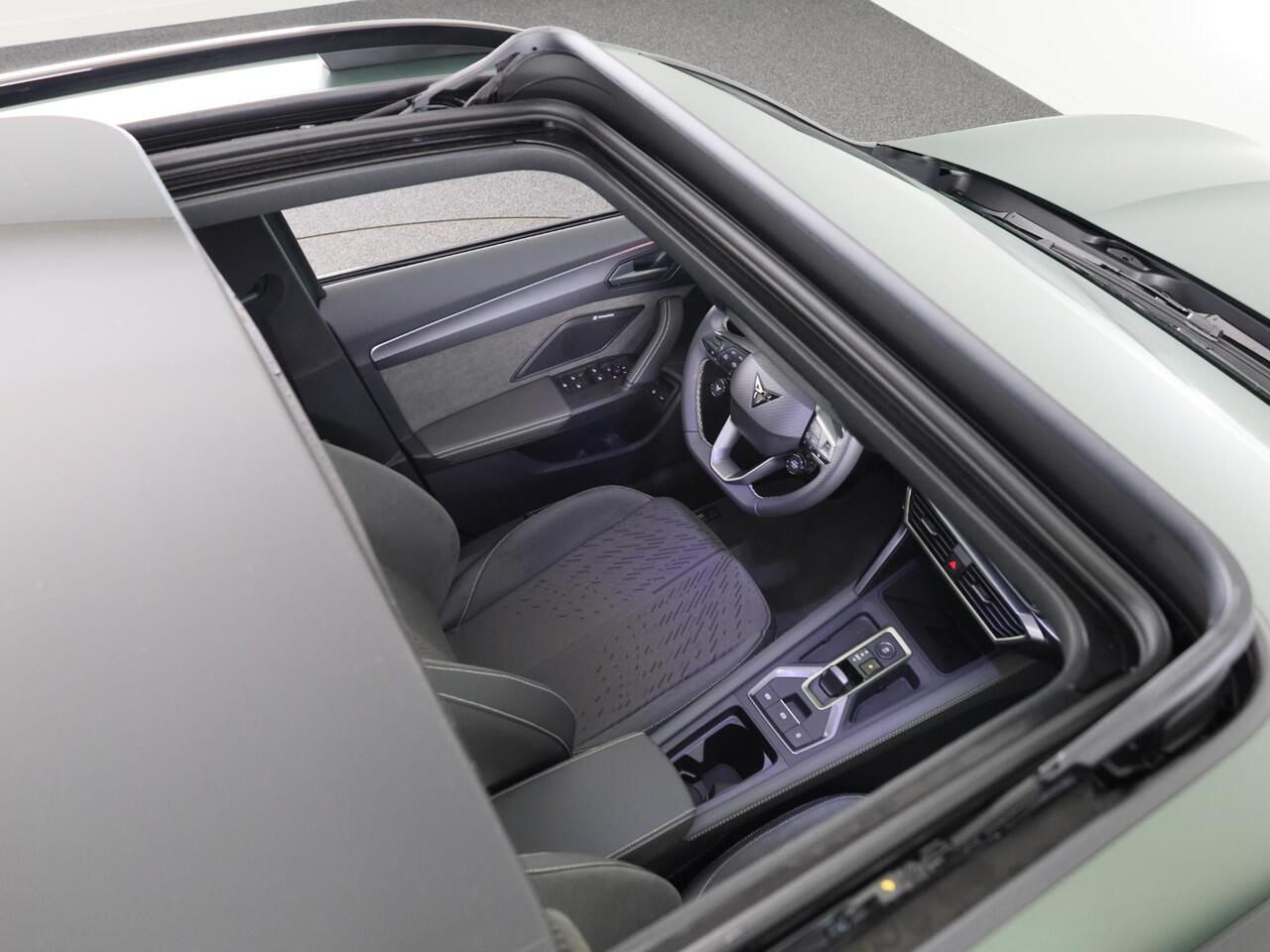 Cupra Formentor 1.5 TSI e-Hybrid VZ Tribe Edition 272PK | Exclusieve Uitvoering | Panoramadak | Trekhaak | 19 inch | Matrix Koplampen | Matte Lak |