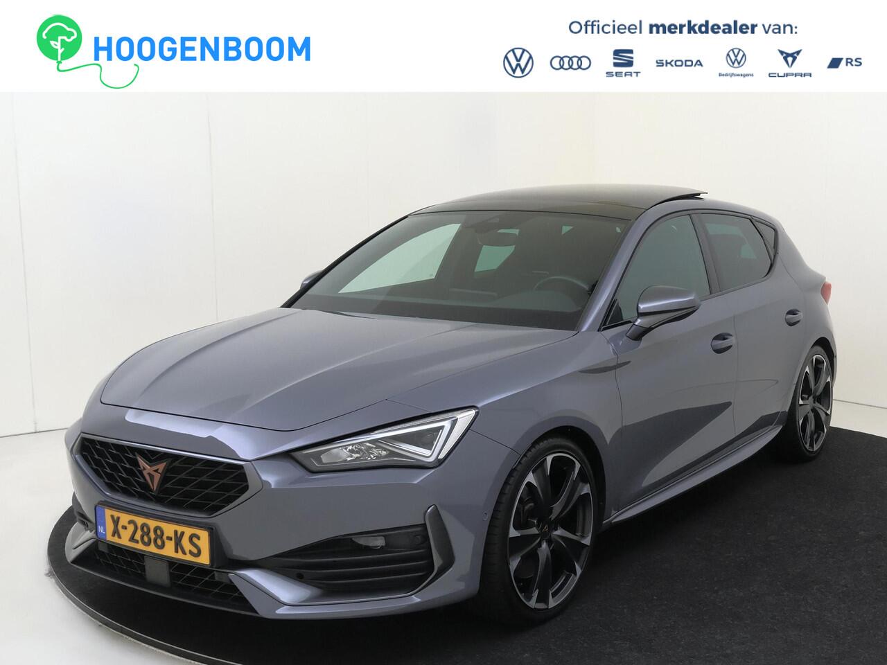 Cupra Leon CUPRA 300 | Panoramadak | Parkeerassistent | Adaptieve demping | Achteruitrijcamera | Dodehoek detectie | 3-zone | Stoel-en stuurwielverwarming |