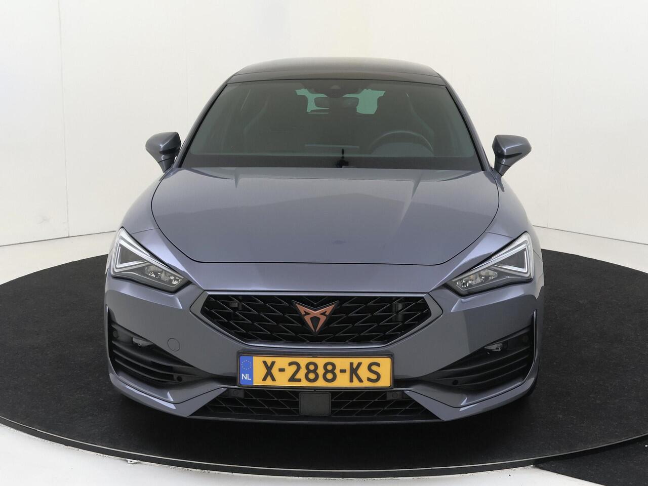 Cupra Leon CUPRA 300 | Panoramadak | Parkeerassistent | Adaptieve demping | Achteruitrijcamera | Dodehoek detectie | 3-zone | Stoel-en stuurwielverwarming |