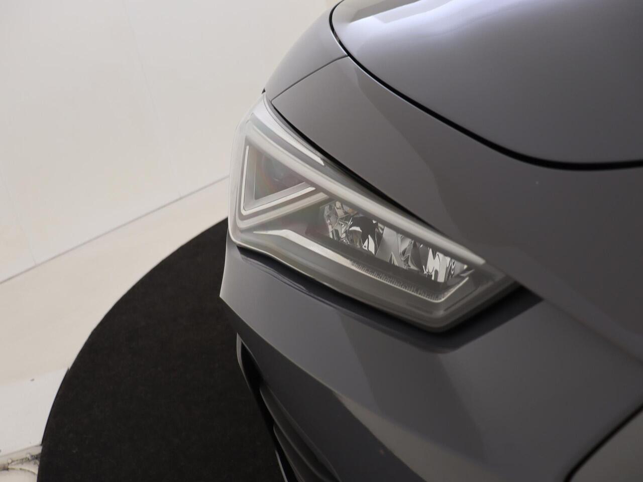 Cupra Leon CUPRA 300 | Panoramadak | Parkeerassistent | Adaptieve demping | Achteruitrijcamera | Dodehoek detectie | 3-zone | Stoel-en stuurwielverwarming |