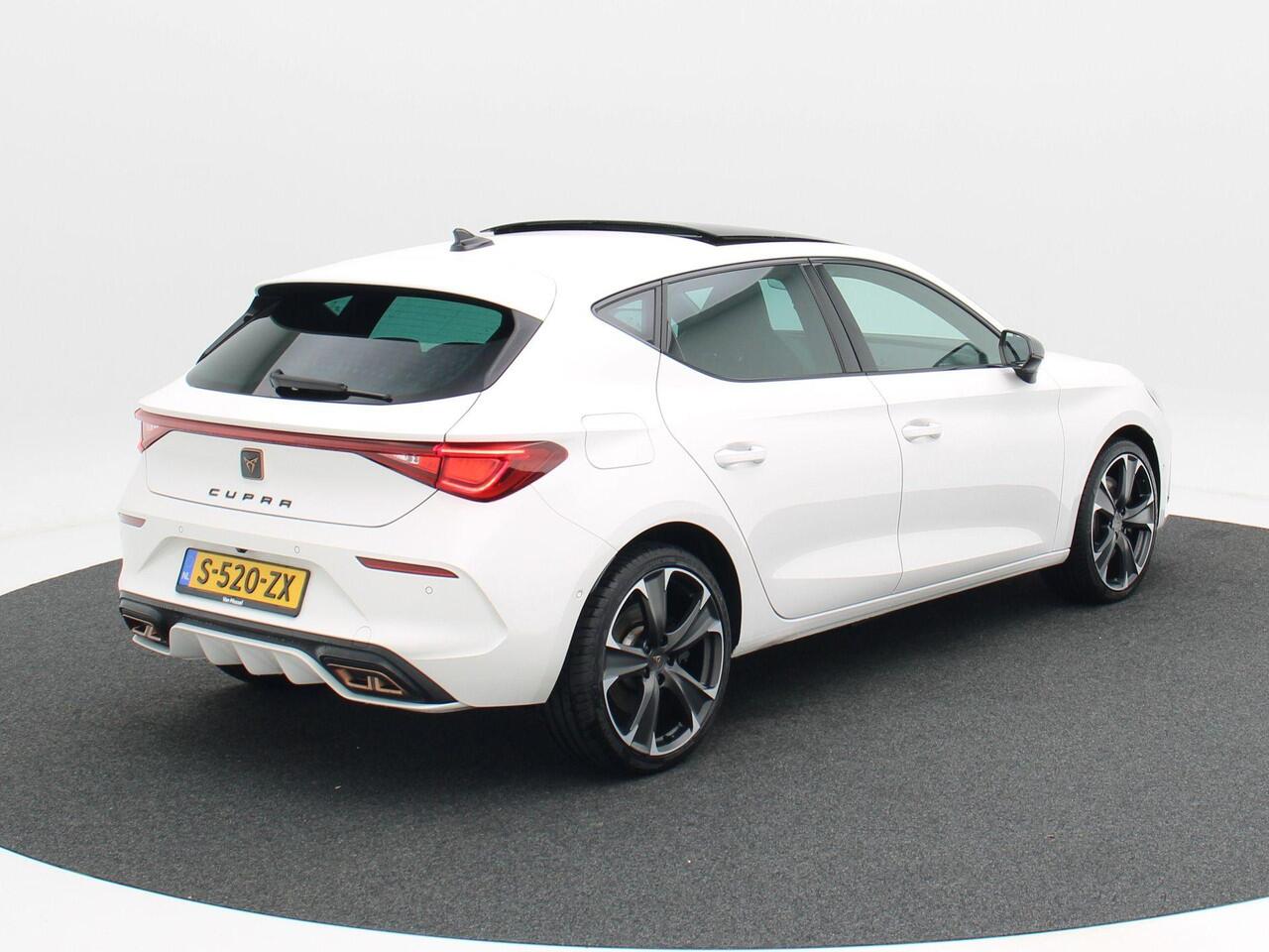 Cupra Leon 1.4 e-Hybrid 245 Pk Automaat VZ Adrenaline | Panoramadak | Adaptive Cruise | Climate Control | Stoelverwarming | Navigatie | Camera | Carplay | 19 inch | 56.510 Km!!