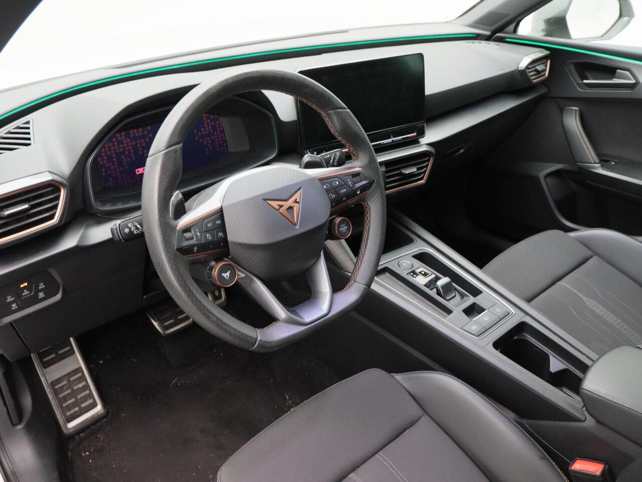 Cupra Leon 1.4 e-Hybrid 245 Pk Automaat VZ Adrenaline | Panoramadak | Adaptive Cruise | Climate Control | Stoelverwarming | Navigatie | Camera | Carplay | 19 inch | 56.510 Km!!