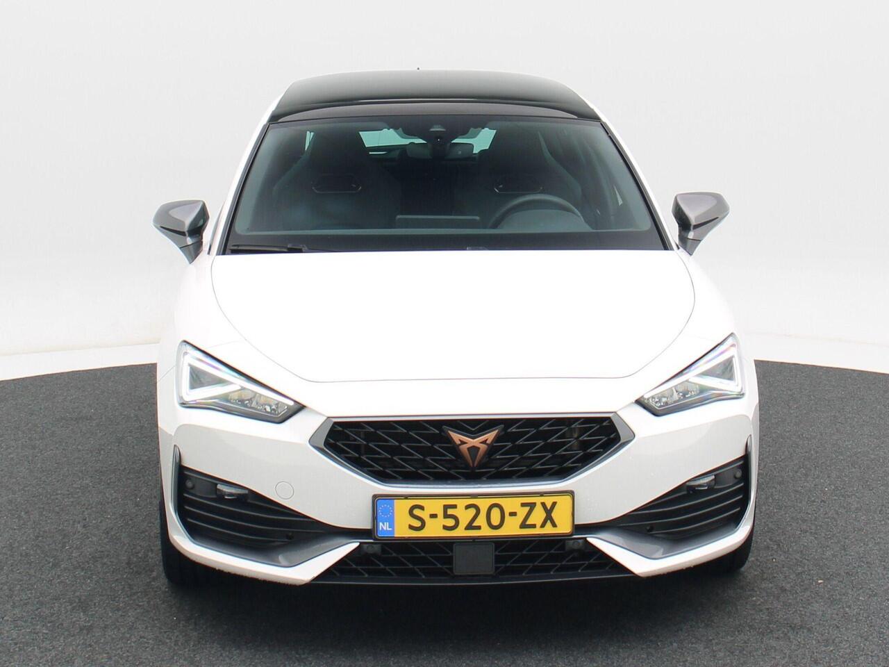 Cupra Leon 1.4 e-Hybrid 245 Pk Automaat VZ Adrenaline | Panoramadak | Adaptive Cruise | Climate Control | Stoelverwarming | Navigatie | Camera | Carplay | 19 inch | 56.510 Km!!