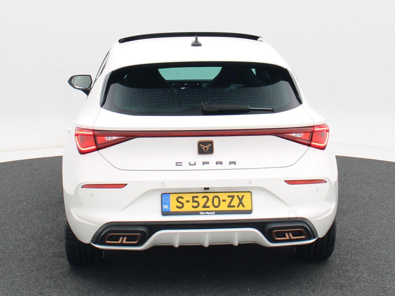Cupra Leon 1.4 e-Hybrid 245 Pk Automaat VZ Adrenaline | Panoramadak | Adaptive Cruise | Climate Control | Stoelverwarming | Navigatie | Camera | Carplay | 19 inch | 56.510 Km!!