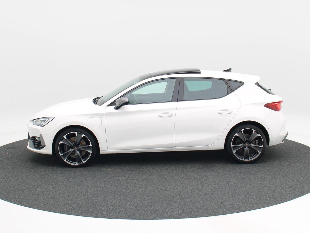 Cupra Leon 1.4 e-Hybrid 245 Pk Automaat VZ Adrenaline | Panoramadak | Adaptive Cruise | Climate Control | Stoelverwarming | Navigatie | Camera | Carplay | 19 inch | 56.510 Km!!