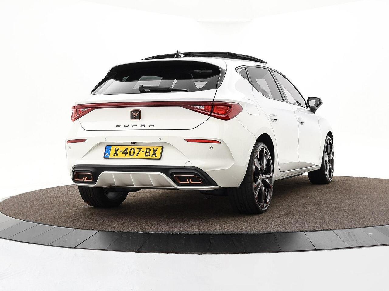 Cupra Leon 1.4 TSI 245pk DSG e-Hybrid VZ Performance · Panoramadak · Camera · Keyless · Stuur- & Stoelverwarming · ACC · Verkeersbord Detectie ·