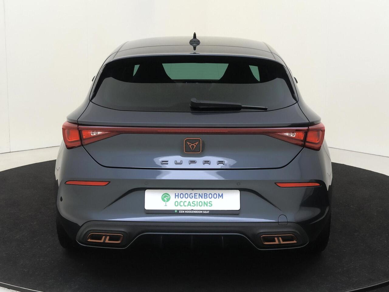 Cupra Leon 1.4 e-Hybrid VZ Performance | SoH 98% | Adaptieve demping systeem | 3-zone airco | Keyless | Cruise control | Stoel- en stuurwielverwarming | CarPlay | Navigatie |