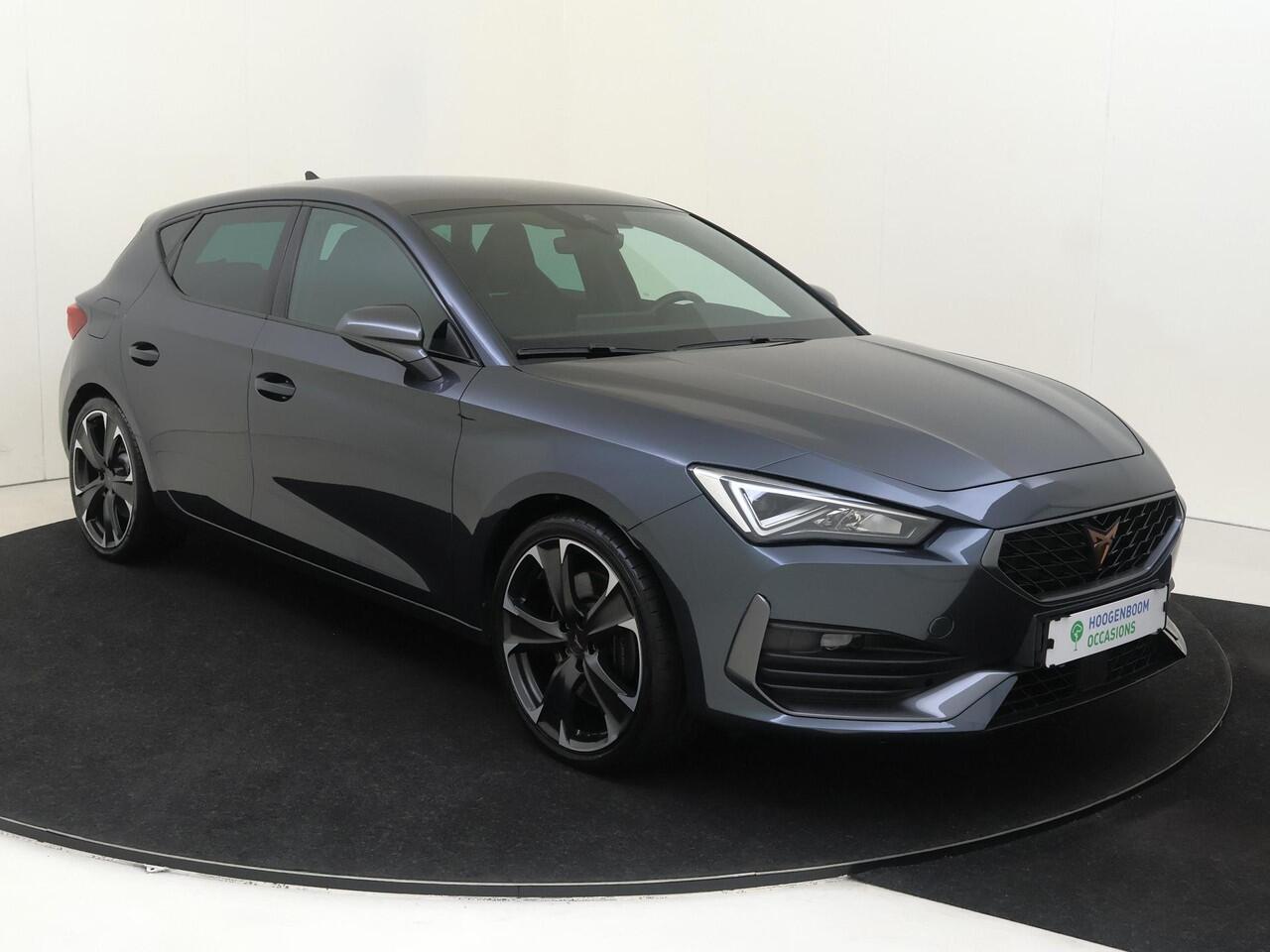 Cupra Leon 1.4 e-Hybrid VZ Performance | SoH 98% | Adaptieve demping systeem | 3-zone airco | Keyless | Cruise control | Stoel- en stuurwielverwarming | CarPlay | Navigatie |