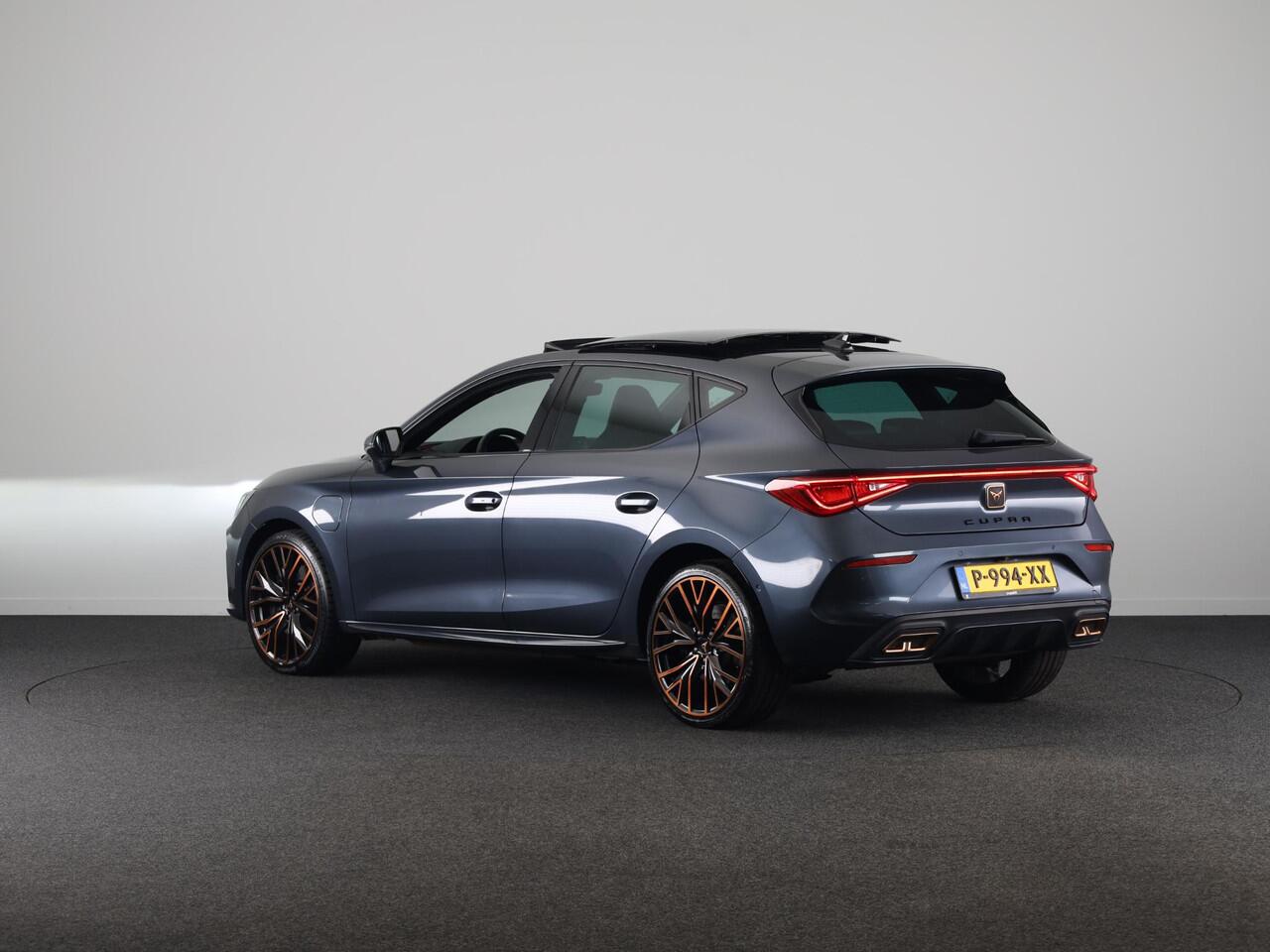 Cupra Leon 1.4 e-Hybrid VZ Performance 245pk | Panoramadak | Sporstoelen | Navigatie | Verwarmbare voorstoelen | 19 inch Lichtmetalen velgen |