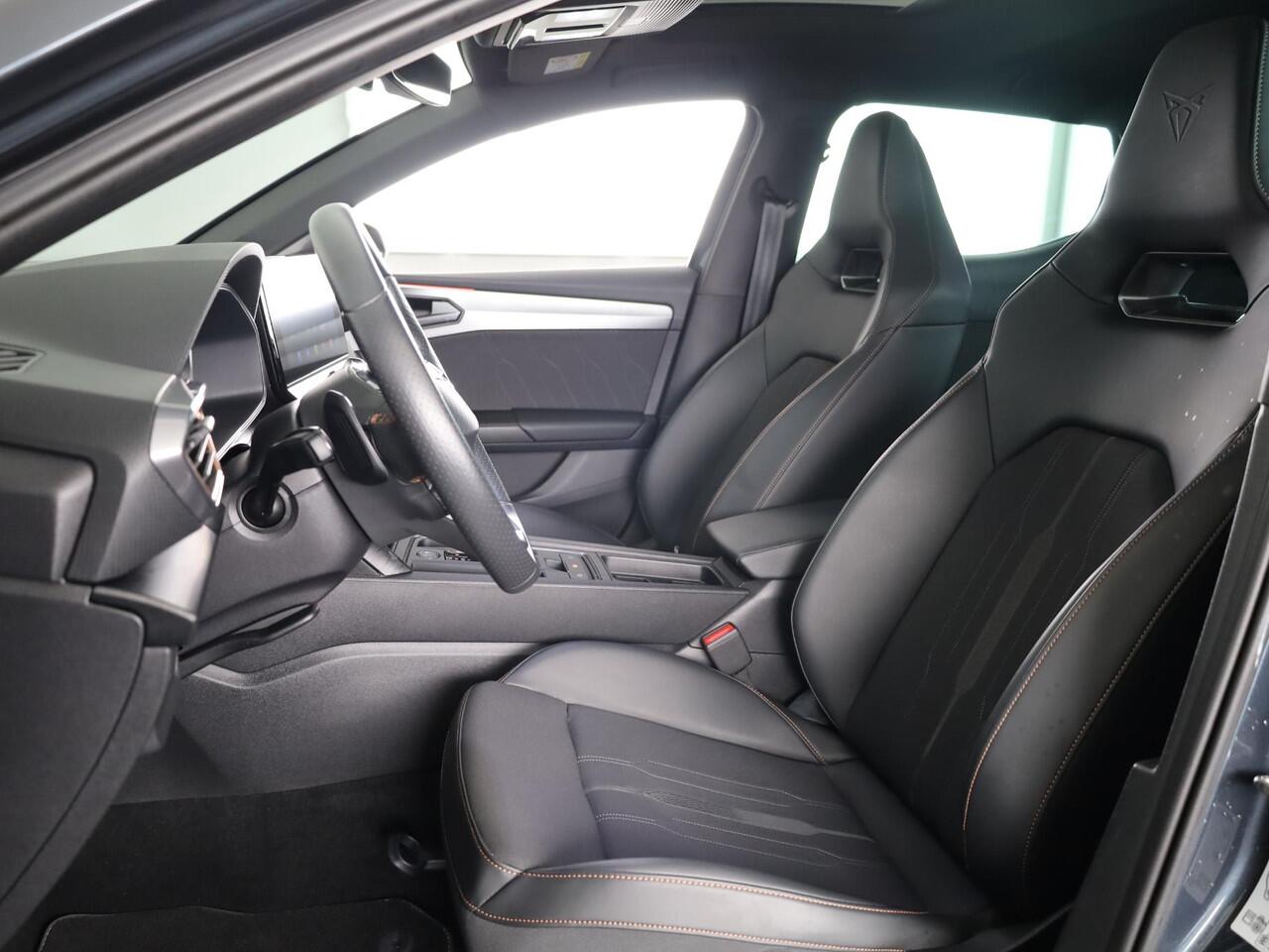 Cupra Leon 1.4 e-Hybrid VZ Performance 245pk | Panoramadak | Sporstoelen | Navigatie | Verwarmbare voorstoelen | 19 inch Lichtmetalen velgen |