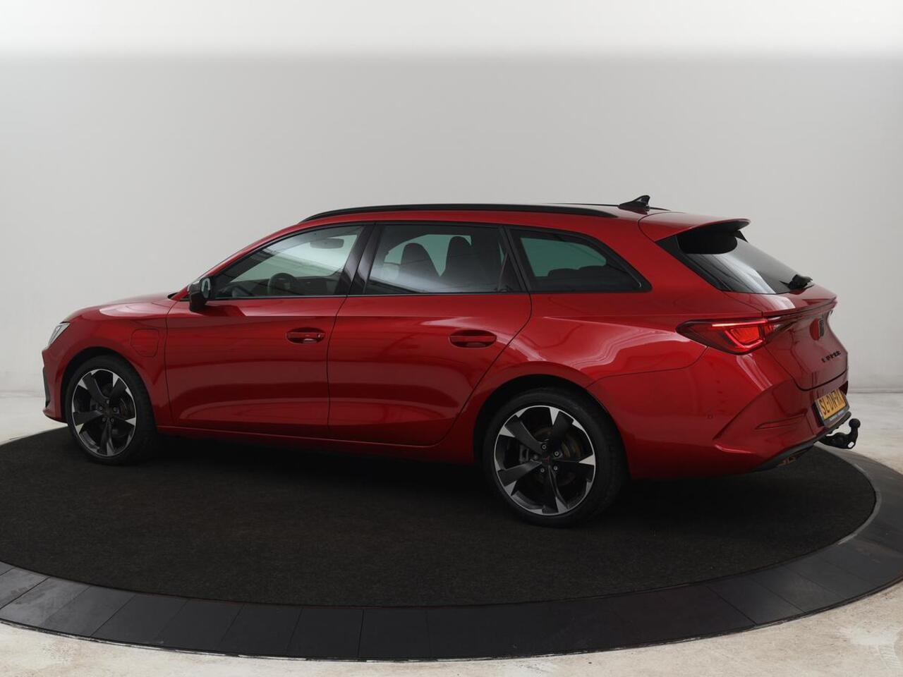 Cupra Leon 1.4 eHybrid | Trekhaak | Stoelverwarming | Carplay | Camera | Navigatie | Adaptive cruise | Stuurverwarming | Keyless | Full LED | Sportstoelen | PHEV | Plug In
