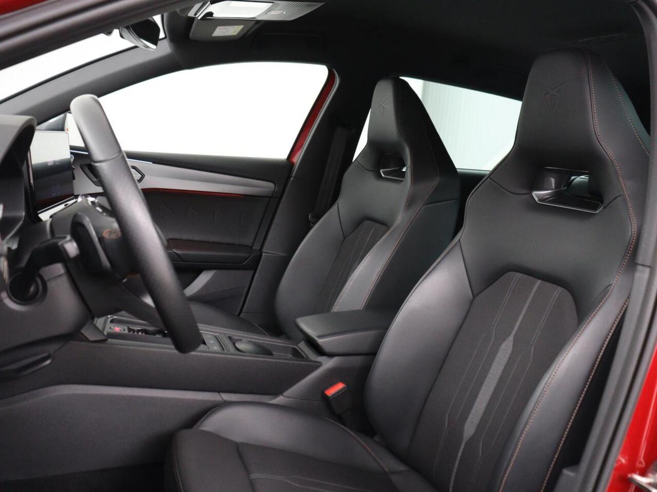 Cupra Leon 1.4 eHybrid | Trekhaak | Stoelverwarming | Carplay | Camera | Navigatie | Adaptive cruise | Stuurverwarming | Keyless | Full LED | Sportstoelen | PHEV | Plug In