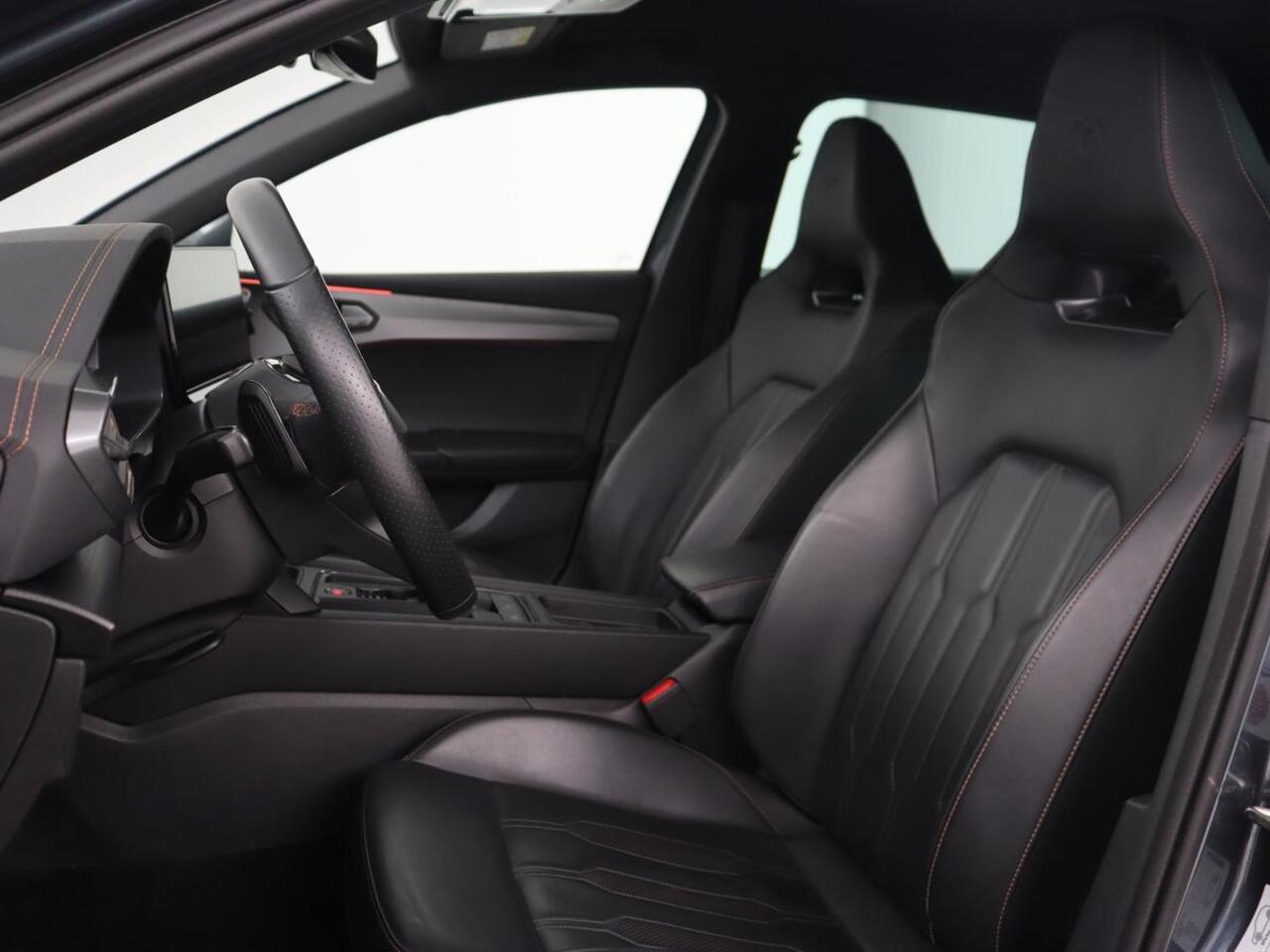 Cupra Leon 1.4 eHybrid VZ | 245pk | Leder | Stoelverwarming | Memory | Carplay | Navigatie | Sfeerverlichting | Parkeerhulp | Sportstoelen | Keyless | Climate control | Cruise control | PHEV | Plug In