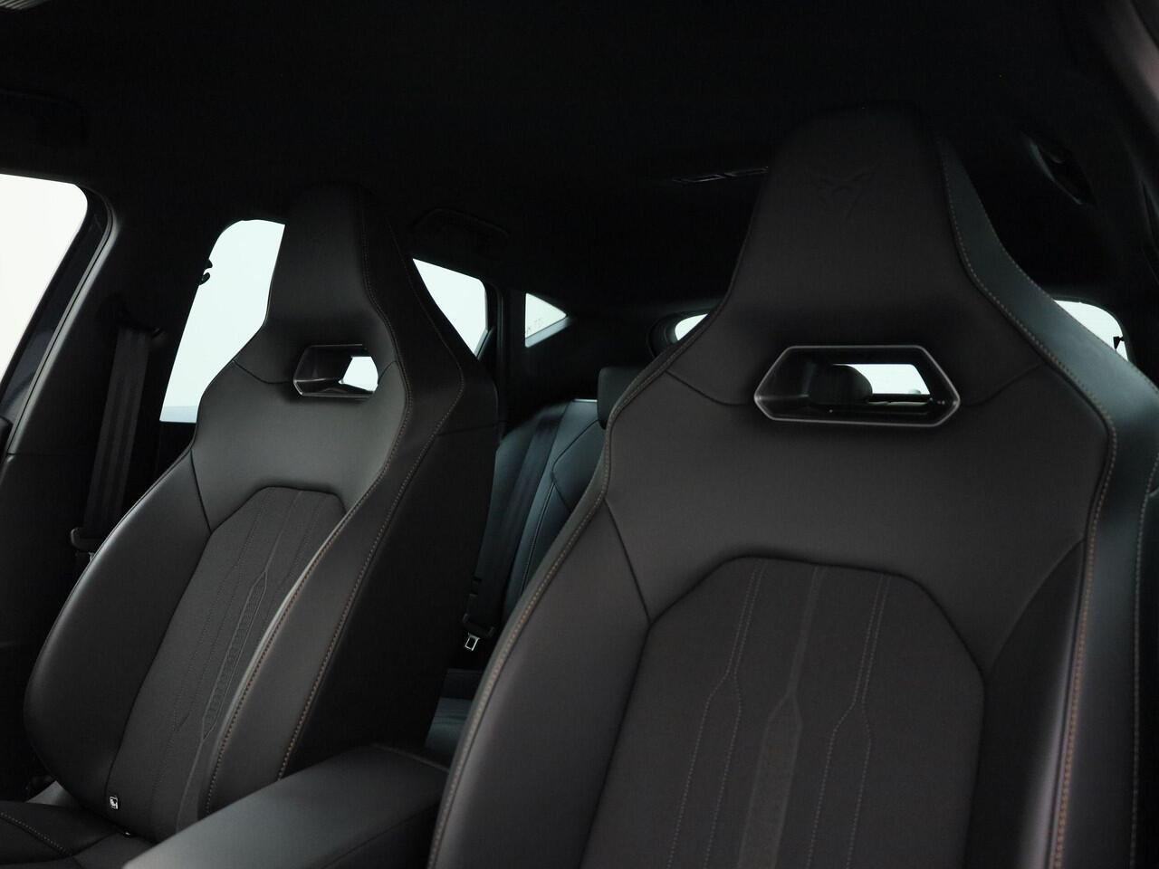 Cupra Leon 1.4e-Hybrid 150kW/204PK DSG · Navigatie · Apple/Android Car Play · Camera + Parkeersensoren