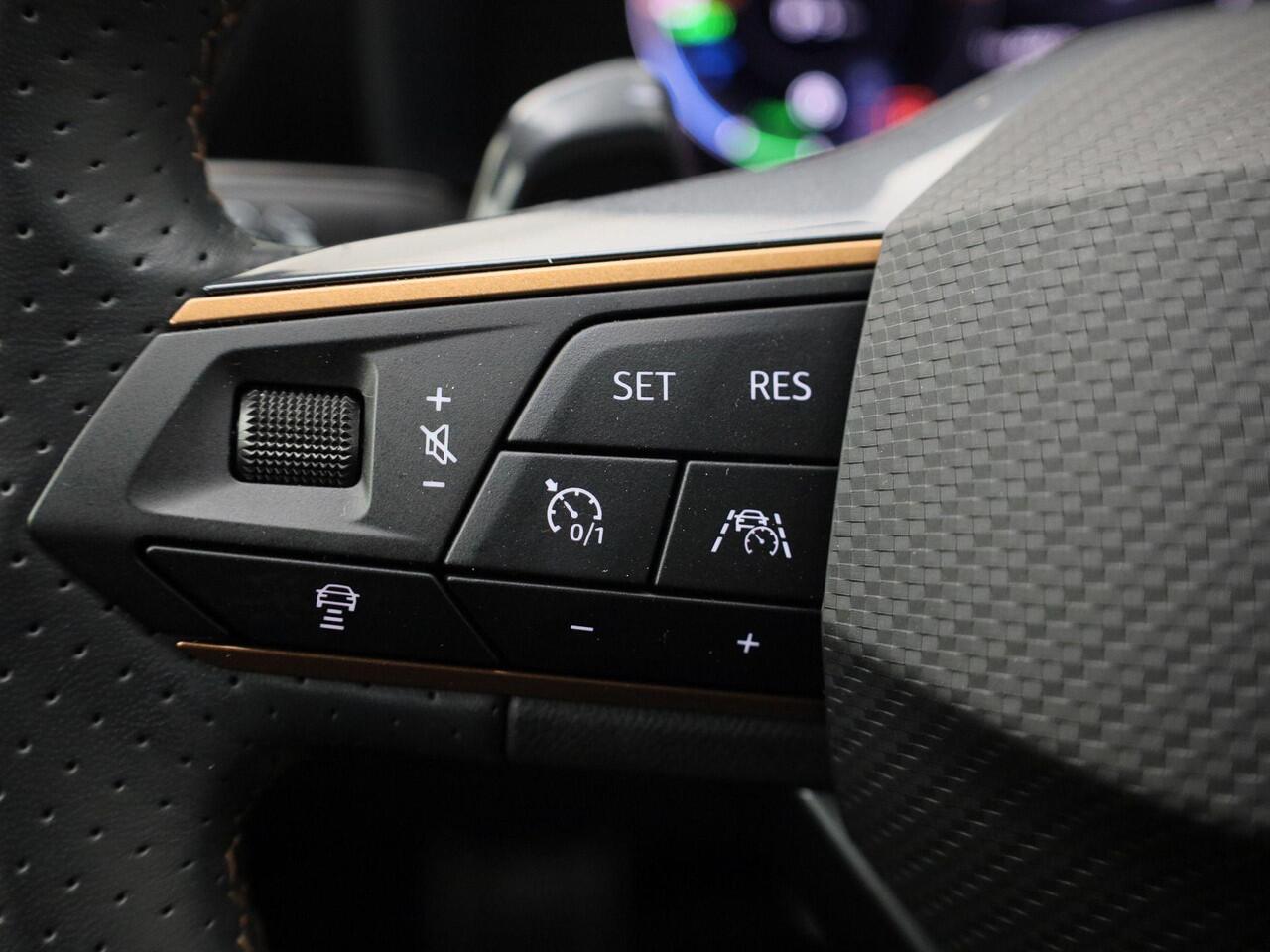 Cupra Leon 1.4e-Hybrid 150kW/204PK DSG · Navigatie · Apple/Android Car Play · Camera + Parkeersensoren