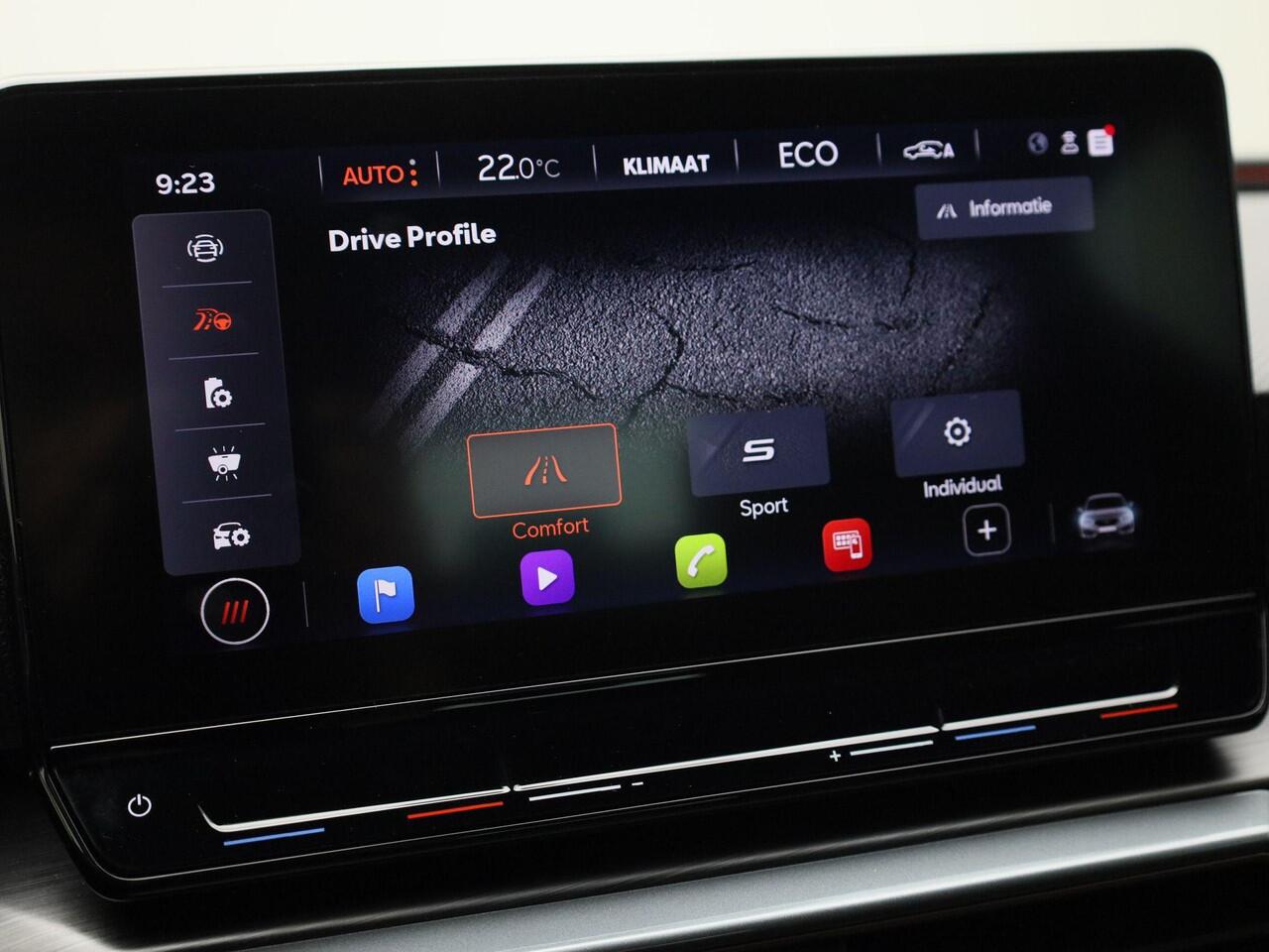 Cupra Leon 1.4e-Hybrid 150kW/204PK DSG · Navigatie · Apple/Android Car Play · Camera + Parkeersensoren