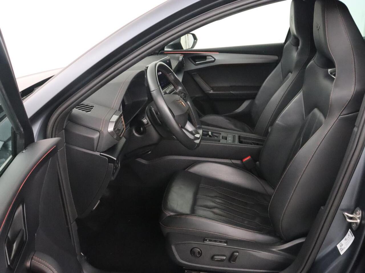 Cupra Leon 1.4 eHybrid VZ | 245pk | Leder | Stoelverwarming | Camera | Carplay | Memory | Sfeerverlichting | Navigatie | Adaptive cruise | Keyless | Sportstoelen | Full LED | 19'' | PHEV | Plug In